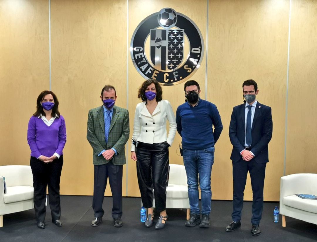 Irene Lozano, presidenta del CSD, (c) junto al presidente del Getafe C.F., Ángel Torres, o la alcaldesa Sara Hernández (d).