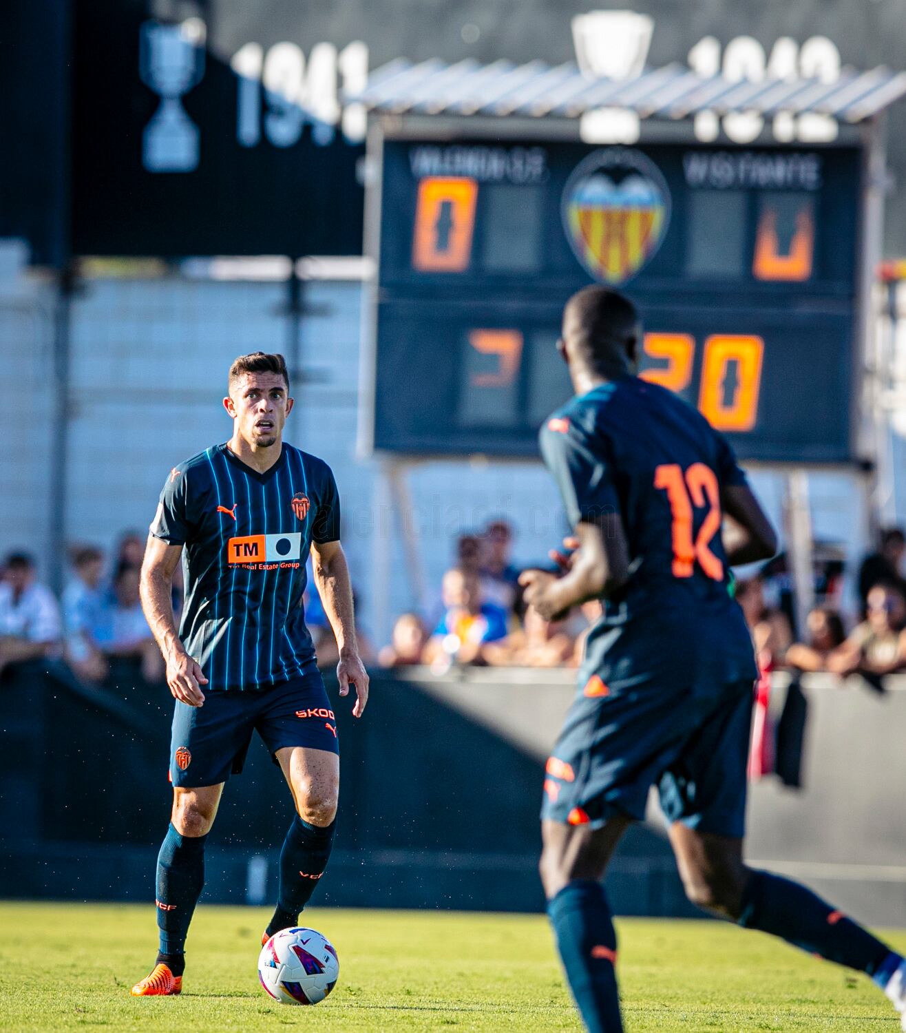 Gabriel controla el balón ante el Alavés.