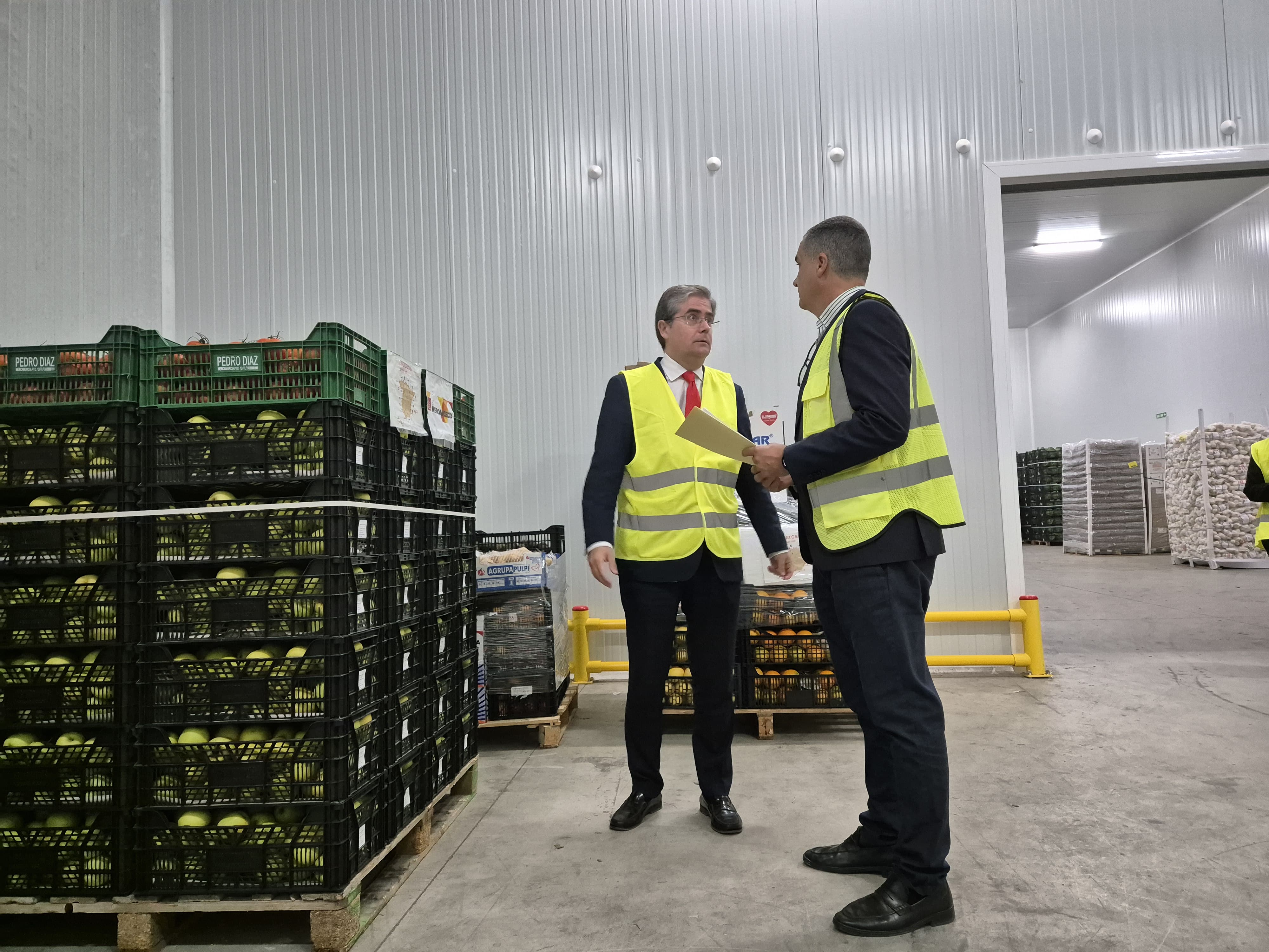 El Ayuntamiento y Mercamurcia envían 12 toneladas de alimentos frescos a los afectados por la Dana de Valencia