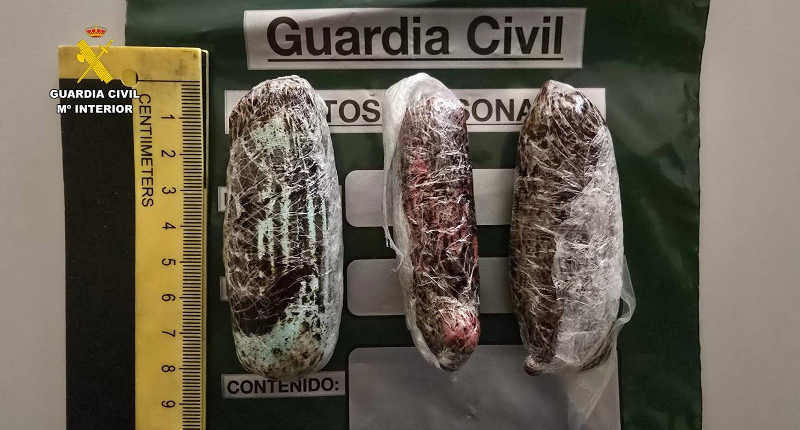 Localizadas tres bellotas de hachís en elinterior del cuerpo de un preso del Centro
penitenciario de la Moraleja