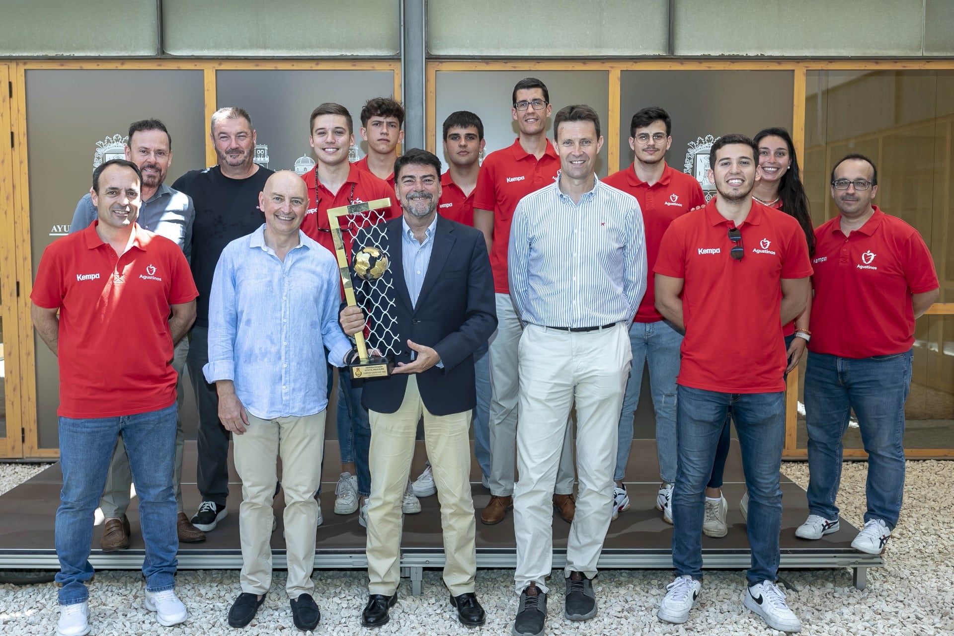 Luis Barcala, Antonio Gallego y el equipo de la Fundación Agustinos