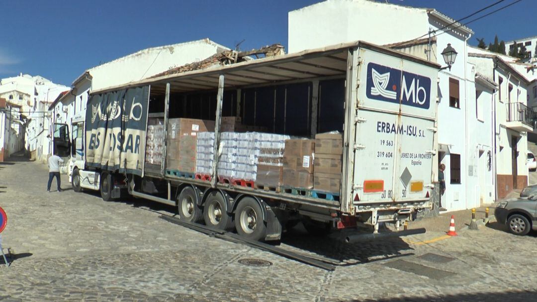 Los alimentos se han trasladado al almacén de Cruz Roja, en el barrio de Padre Jesús.