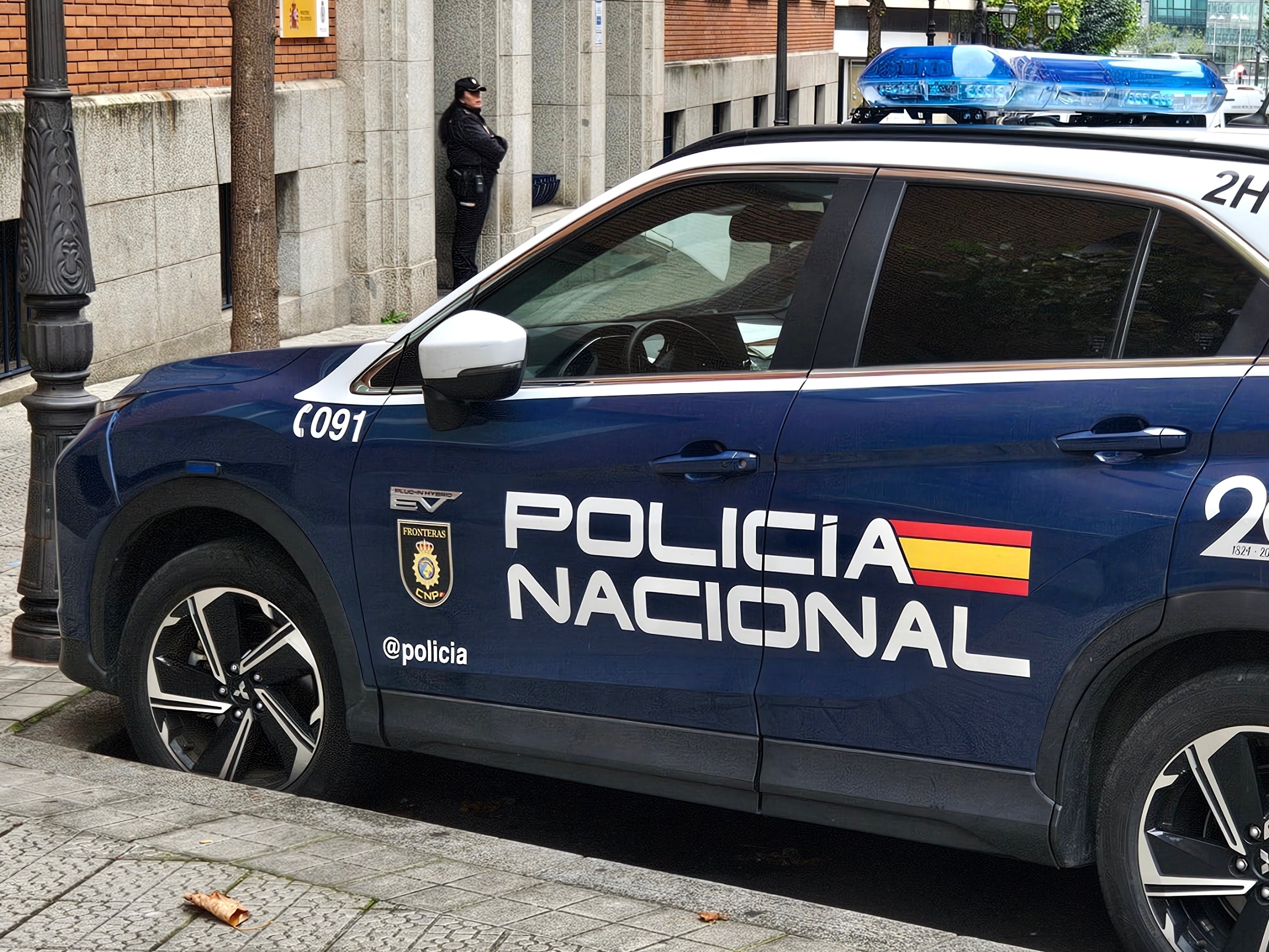 Coche de la Policía Nacional estacionado