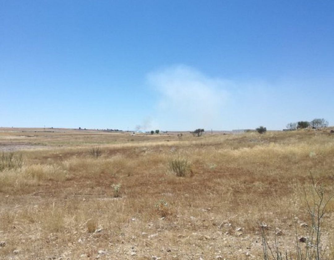 Humareda provocada por el incendio de Entrala