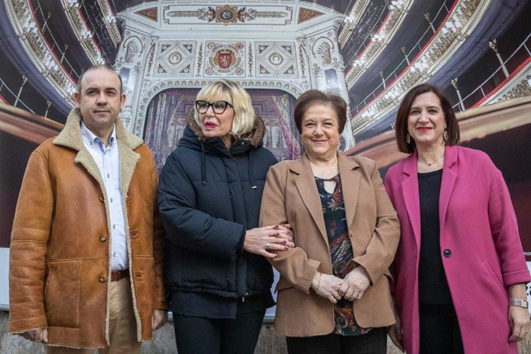 La vicealcaldesa de Zaragoza y concejala de Cultura y Proyección Exterior, Sara Fernández, Corita Viamonte, las presidentas de las asociaciones participantes, Marisa Maturana y Maribel Salsa y José Féliz Tallada del Teatro Lírico de Zaragoza