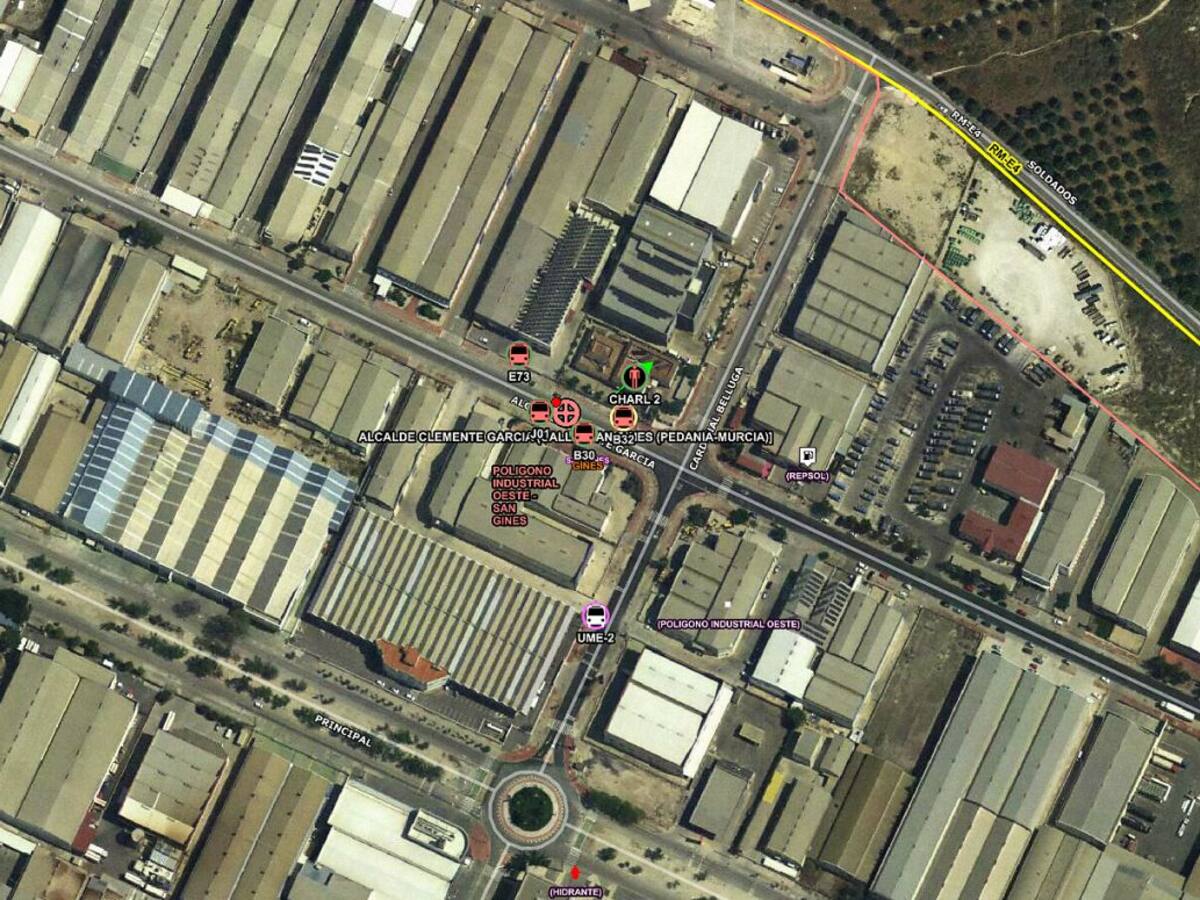 Una mujer ha sido atendida por inhalar humo en el incendio de un club de alterne