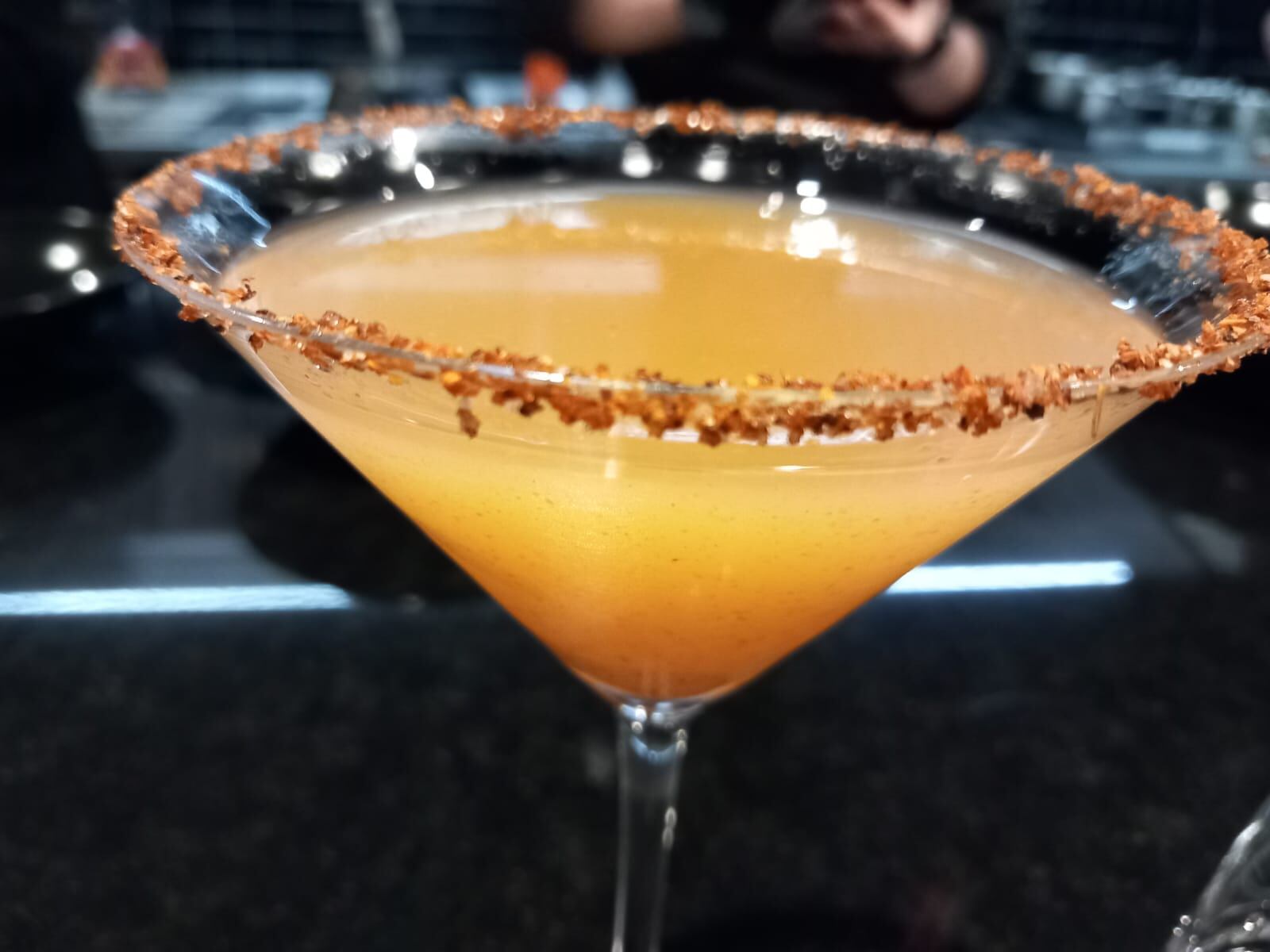 Brandy cóctel con lima y tajín