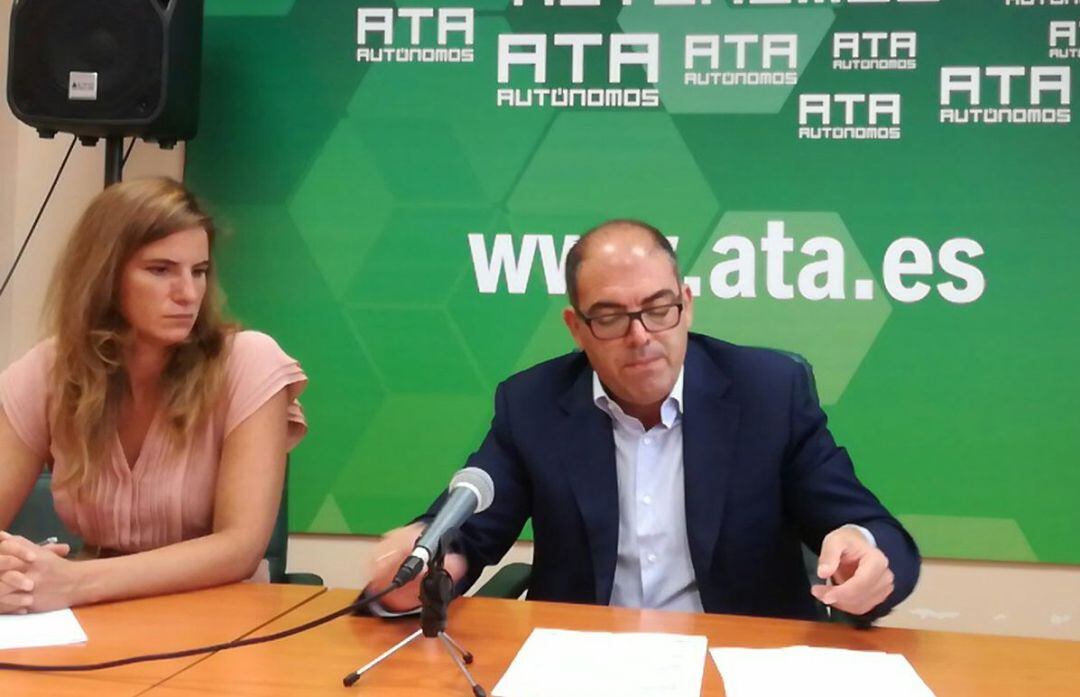 Lorenzo Amor, presidente de ATA, durante una rueda de prensa