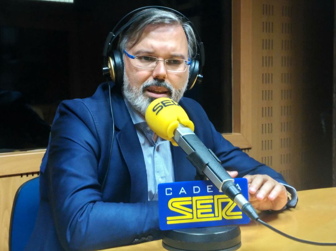 Fernando Pizarro en los estudios de SER Norte de Extremadura