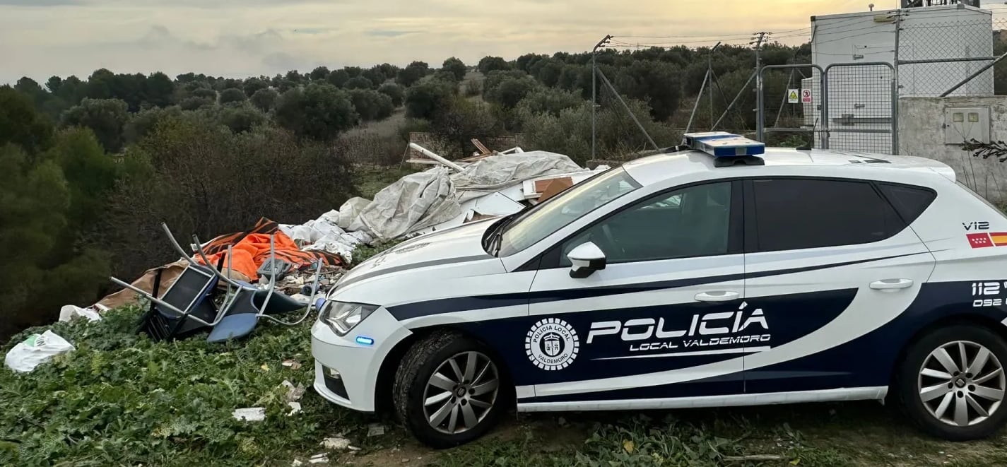 La Policía Local de Valdemoro identifica un vertido ilegal en Valdemoro.