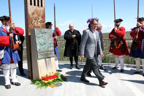 El president de la Generalitat, Artur Mas, aquest dimecres a la commemoració del tricentenari a Talamanca (Bages). De fons, els Miquelets de Catalunya