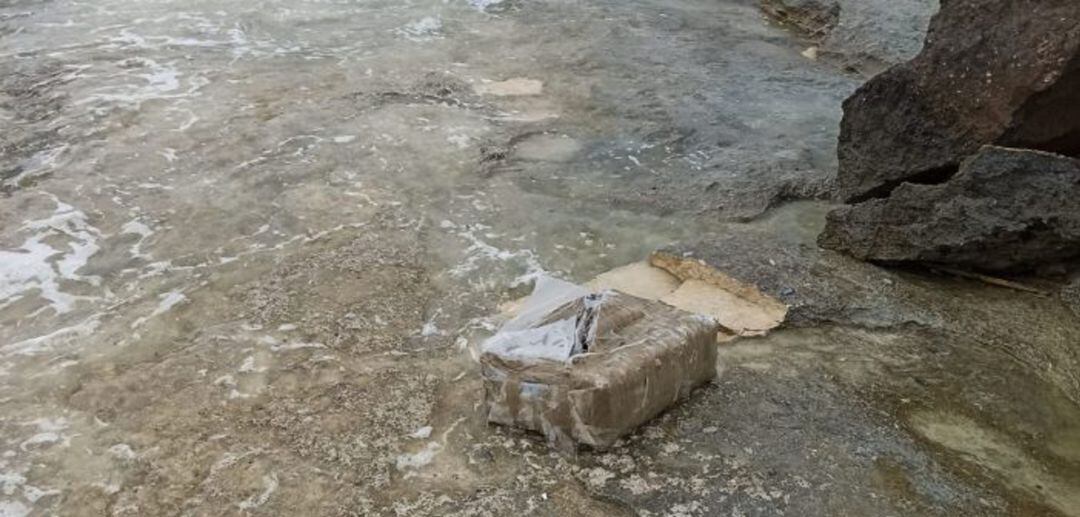 El fardo apareció en la costa de es Caló de Sant Agustí