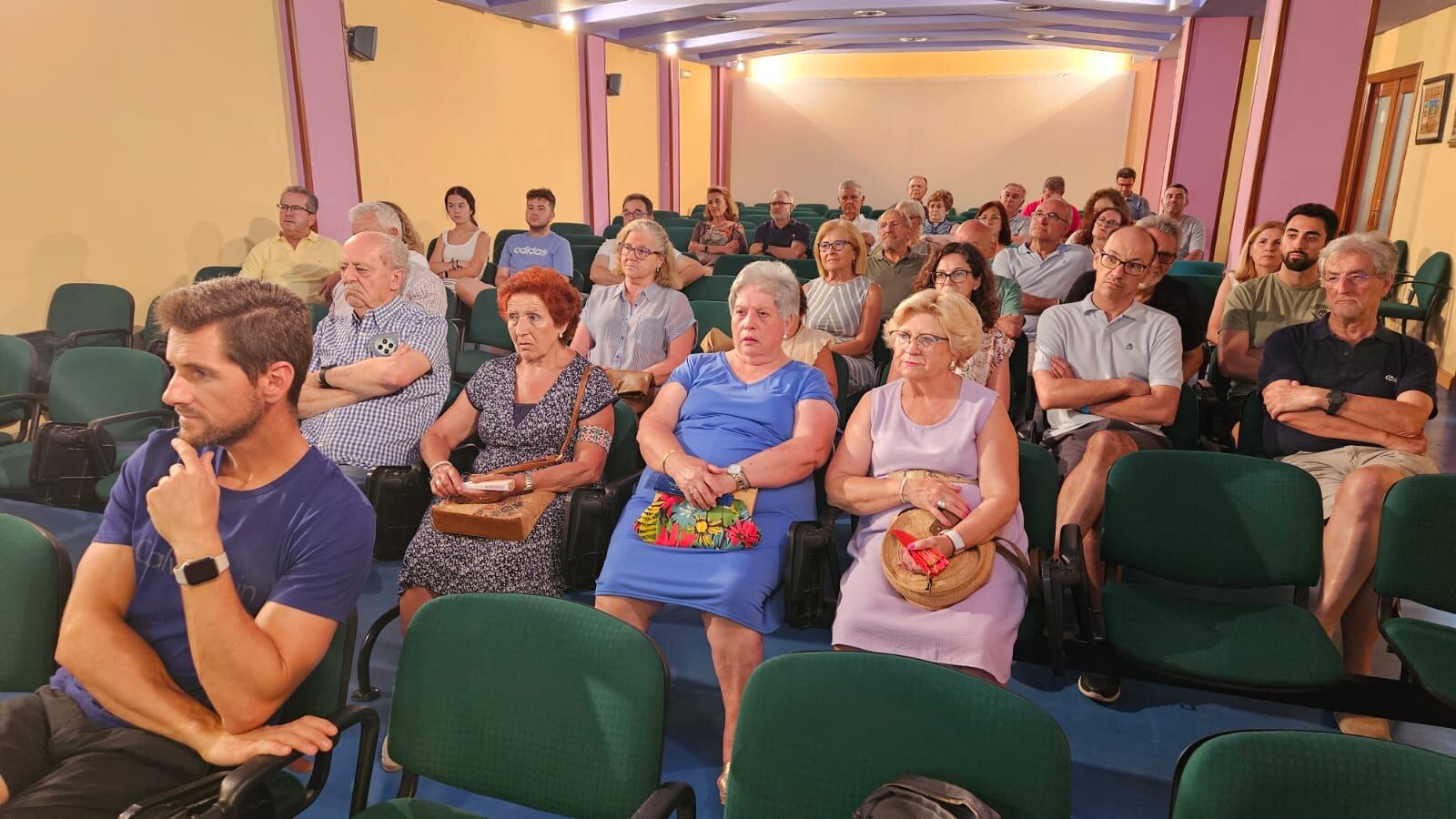 Público asistente a la presentación del nuevo libro de José Manuel Troyano Viedma