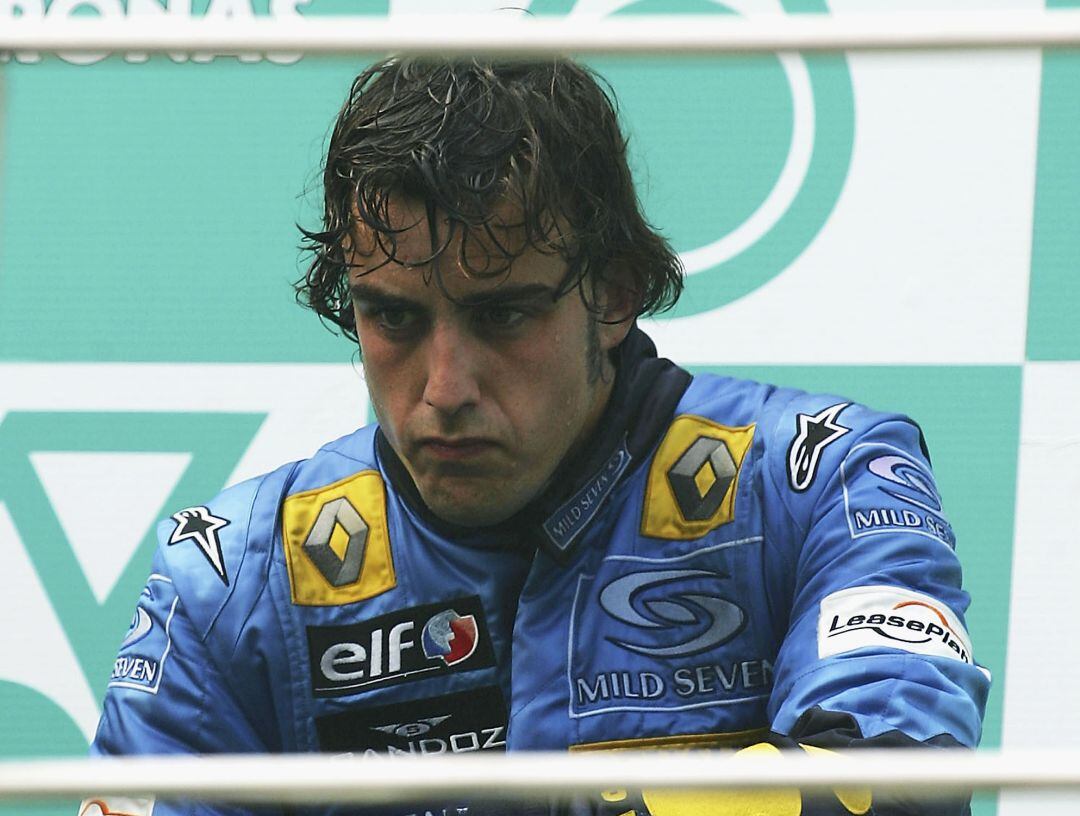 Fernando Alonso en el podio del GP de Malasia 2005