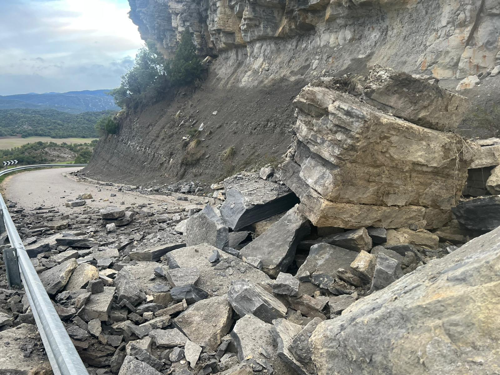 Fuertes desprendimientos en el acceso a Santa María de Buil y Sarratillo. Foto: Ayuntamiento de Aínsa