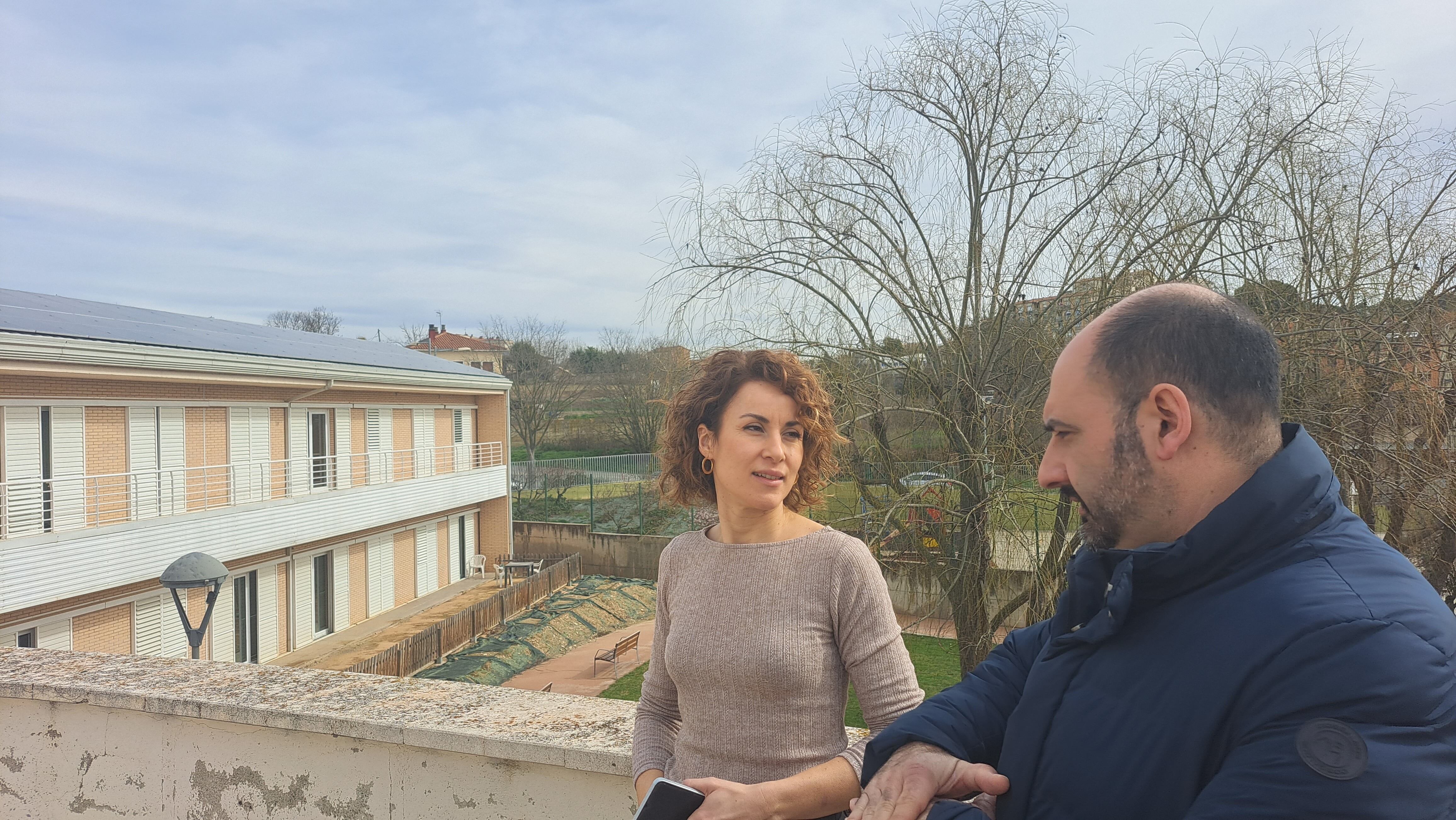 El alcalde de Barbastro, Fernando Torres, conoce la obra realizada en la residencia 