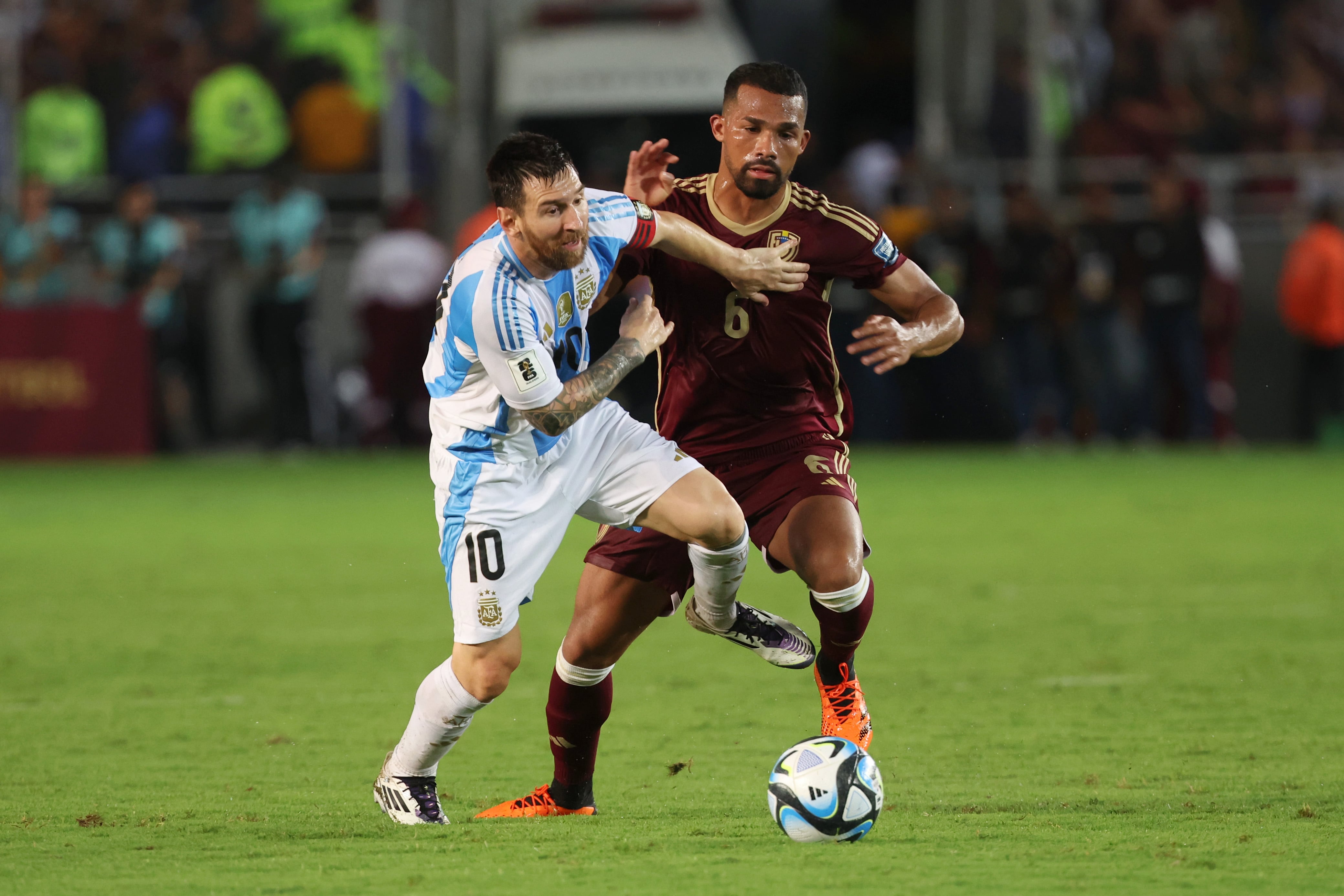 Lionel Messi y Yangel Herrera