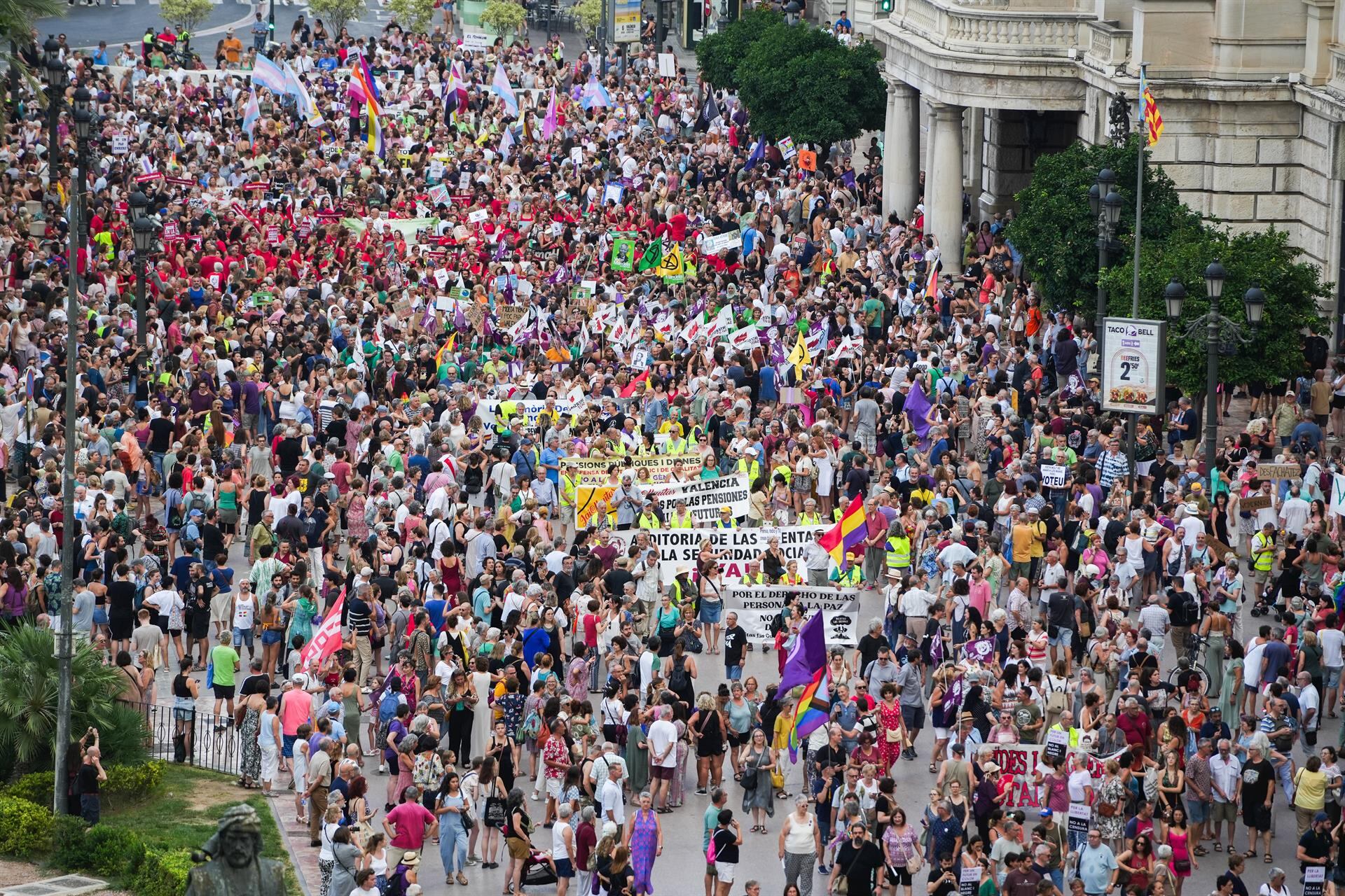 Manifestación en València bajo el lema &quot;Por nuestros derechos ni un paso atrás&quot;