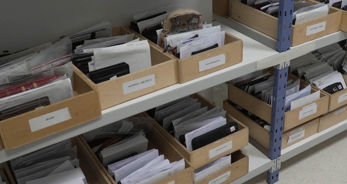 La Oficina de Objetos Perdidos de Policía Municipal recibe más de 700 objetos recuperados durante los seis primeros días de San Fermín