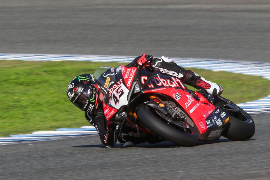 Scott Redding durante unos entrenamientos en el Circuito de Jerez