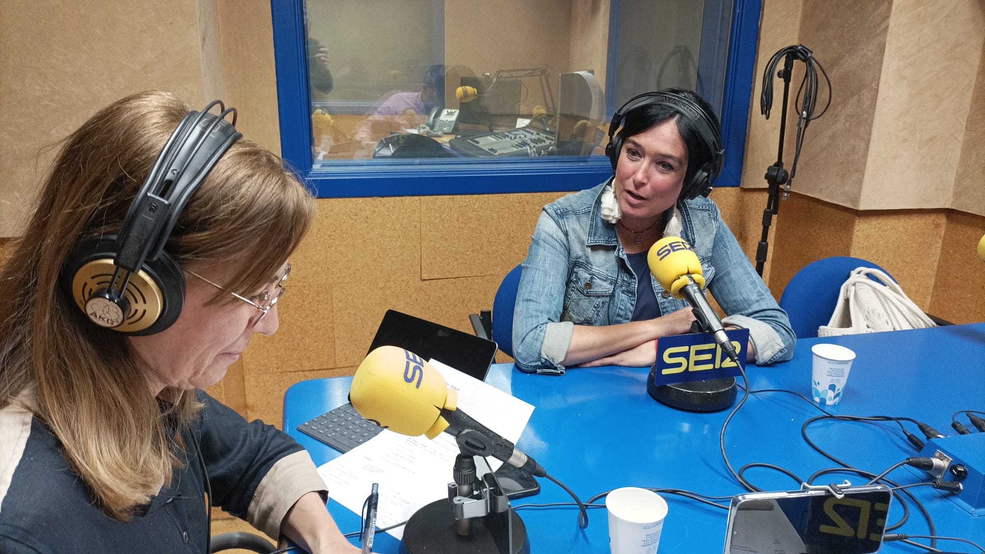 Lorena Orduna en los estudios de Radio Huesca