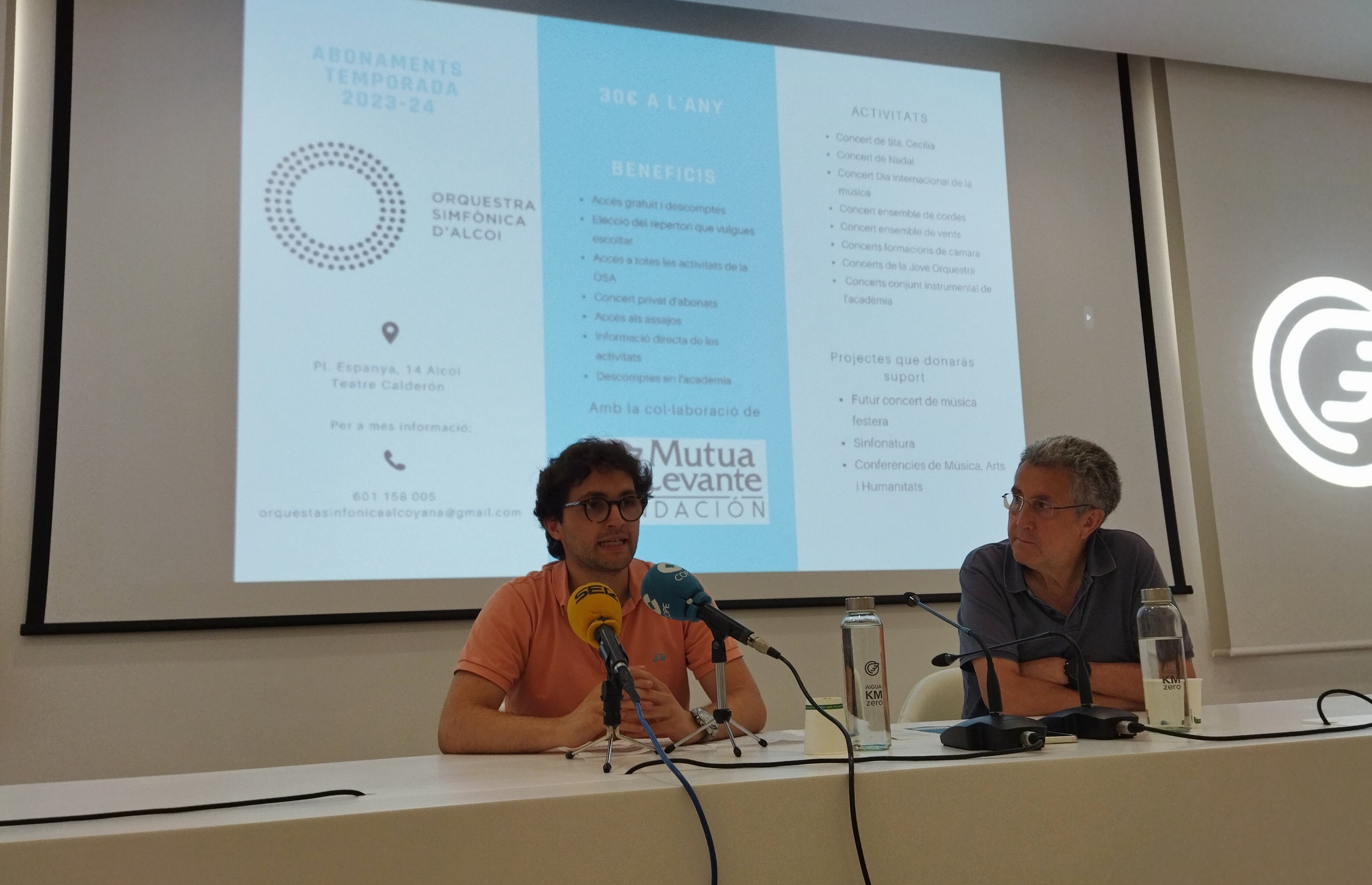 Ferran Villanueva, presidente de la OSA, y Pep Jordá, secretario patrono de la Fundación Mutua Levante en la presentación de la campaña de abonos para la temporada 2023-2024.