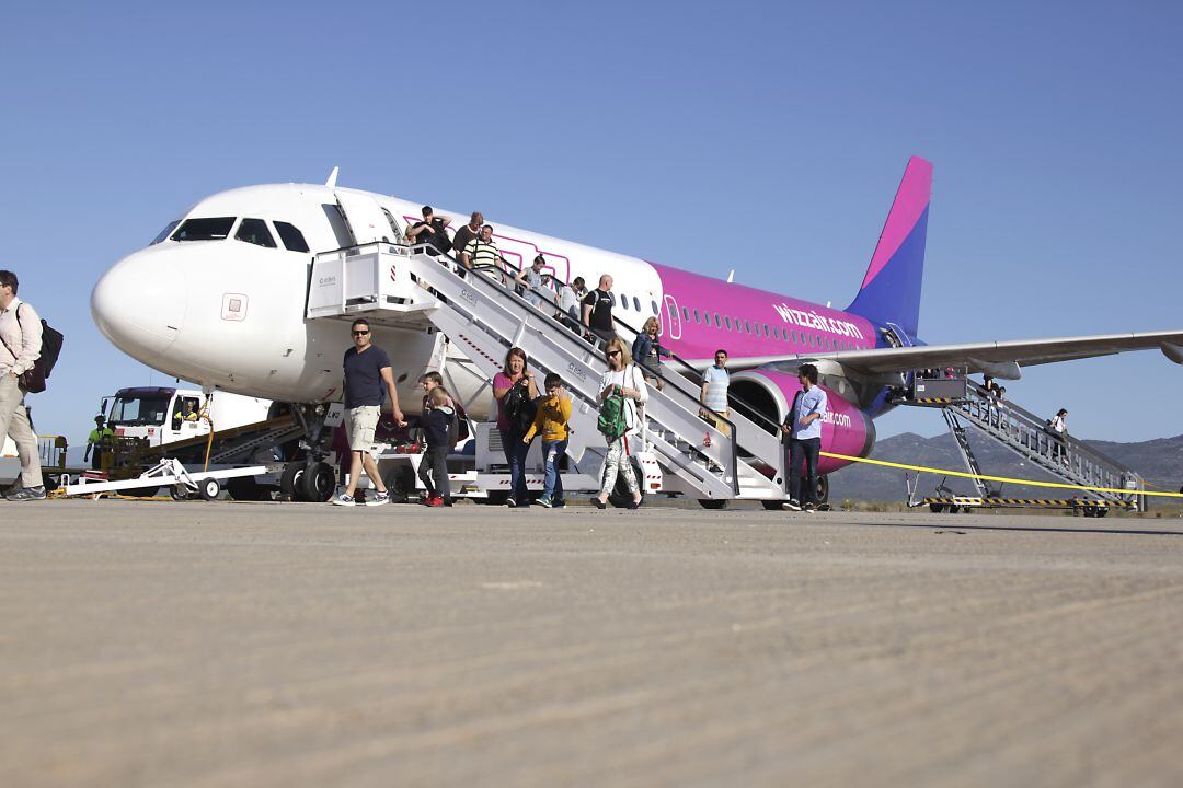 Un avión de Wizz Air en el aeropuerto de Castellón