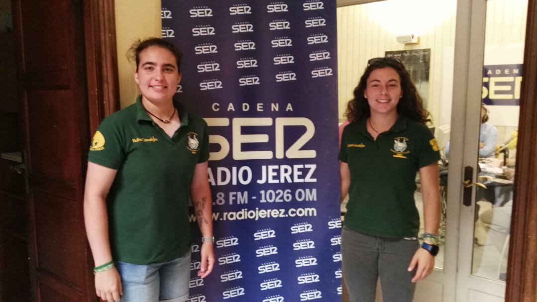 Irene Herrera y Paula Ruíz del Club de Rugby Atlético Portuense