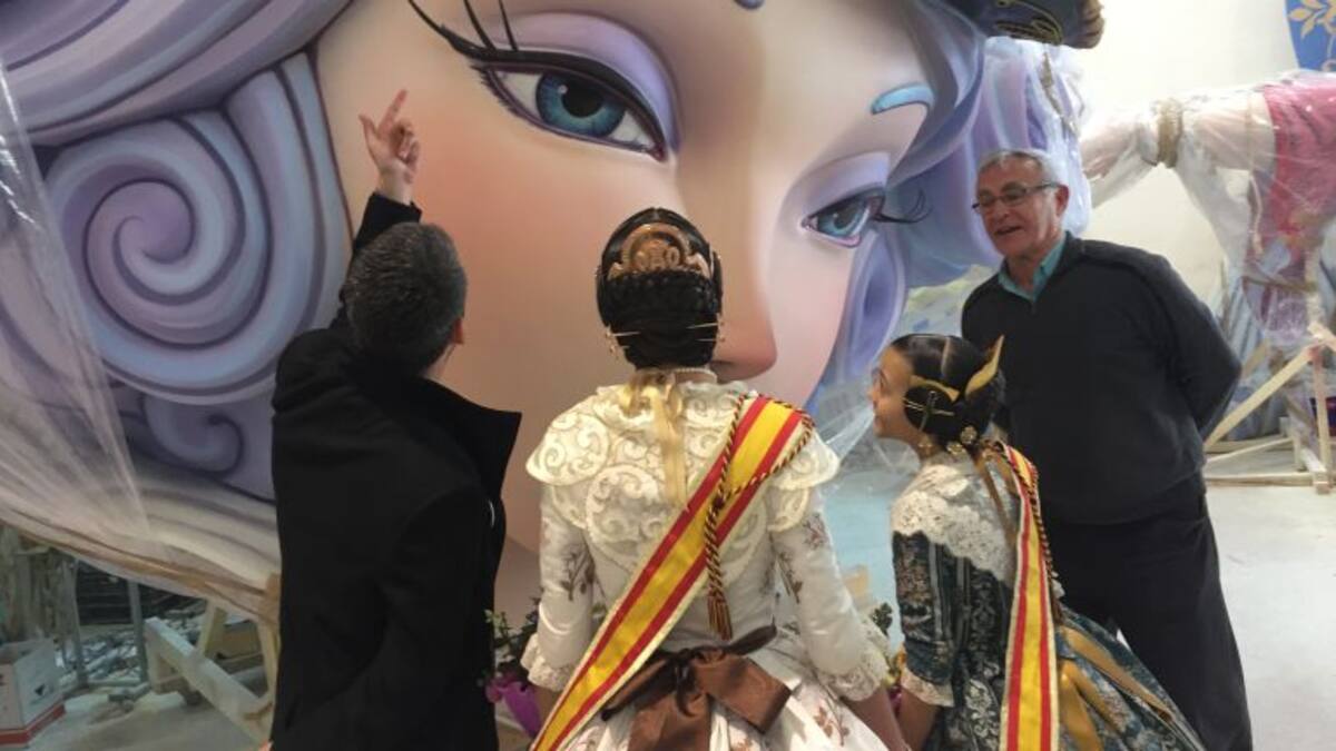 Las Falleras Mayores de Valencia visitan la Ciudad del Artista Fallero