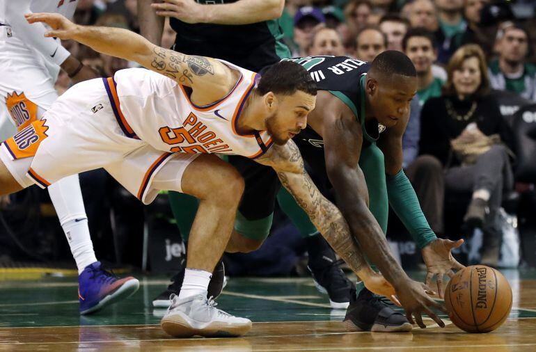 Mike James y Terry Rozier.