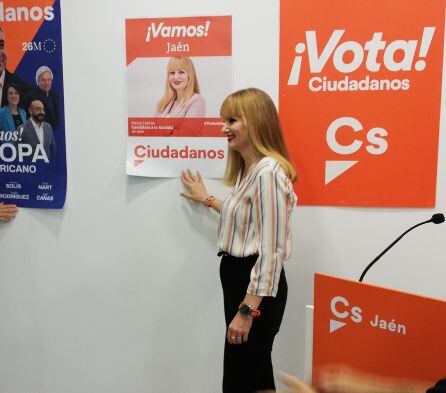 María Cantos, a la derecha, candidata a la alcaldía de Jaén por Ciudadanos, junto a Mónica Moreno.