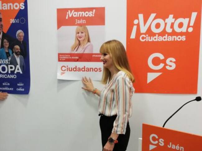 María Cantos, a la derecha, candidata a la alcaldía de Jaén por Ciudadanos, junto a Mónica Moreno.