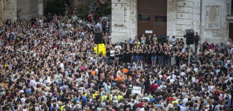Concentración en la Plaza de la Virgen