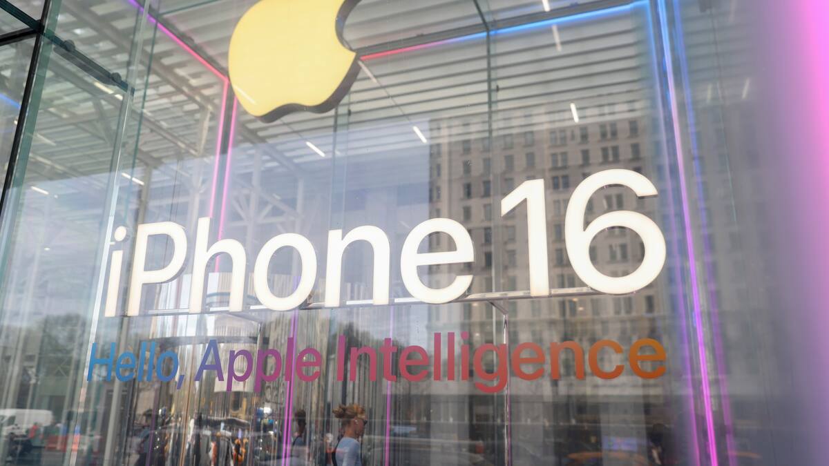 ¿2.300 euros por un iPhone? Los aranceles de Trump pueden encarecer los productos de Apple un 40% en EEUU y amenaza con contagiar a Europa
