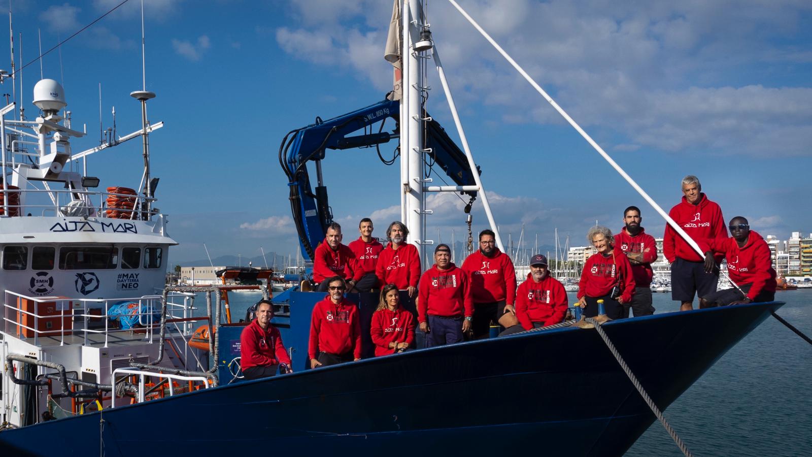 Tripulación del barco de rescate humanitario Aita Mari