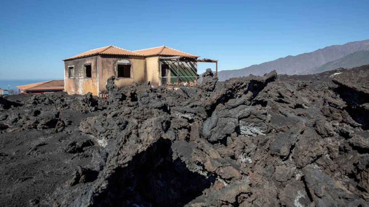 La alternativa a construir sobre la lava del volcán de La Palma es hacerlo en suelo protegido