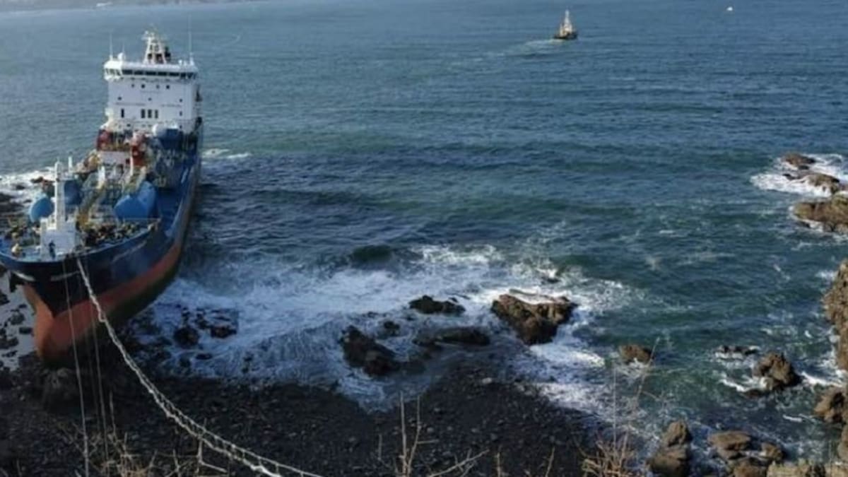 Retiradas más de 90 toneladas de combustible del 'Blue Star'