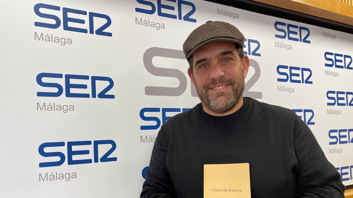 Las manos que cuentan la Semana Santa: Cinco lobitos, el fotolibro con el que Pepe Lázarus detiene Málaga en un solo gesto