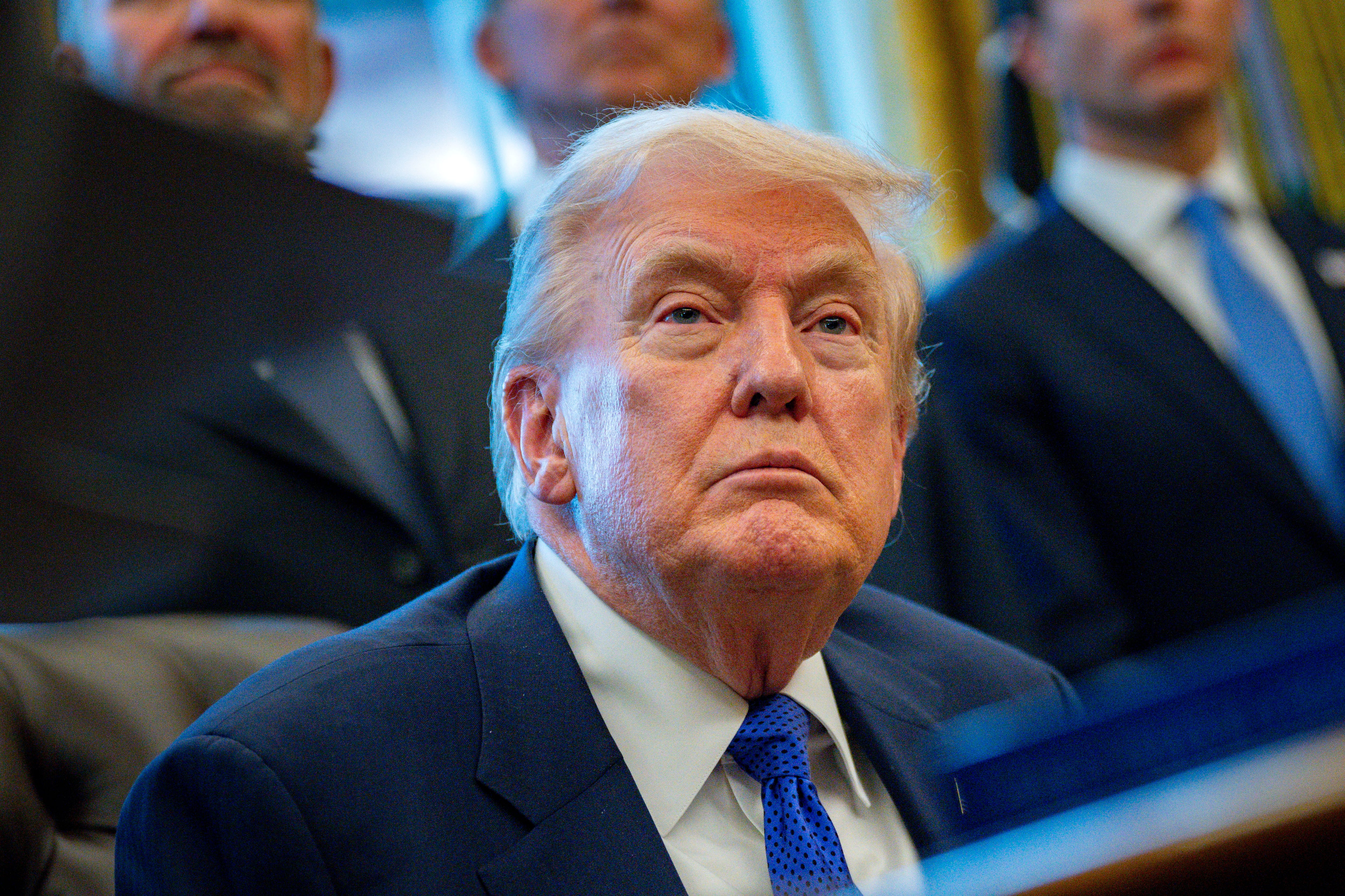 El presidente Donald Trump anuncia la creación de una reserva de minerales críticos durante un acto en el Despacho Oval de la Casa Blanca en Washington D. C., el 2 de febrero de 2026. 