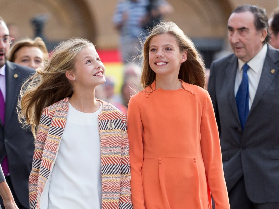 La Princesa Leonor junta a su hermana, la Infanta Sofia.