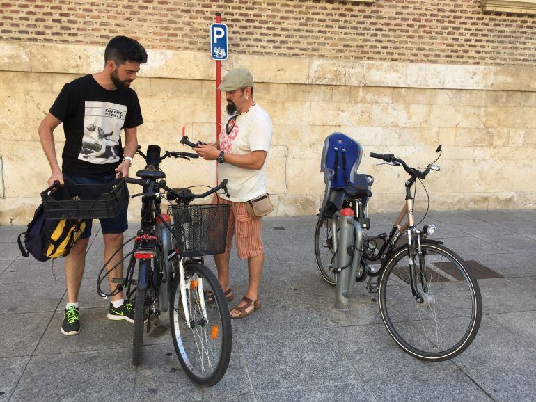 Aparcabicis frente al Edificio Agustinas Canónigas