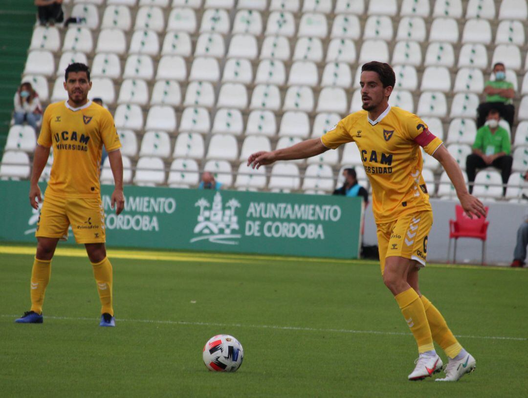 Rafa de Vicente controlando la bola