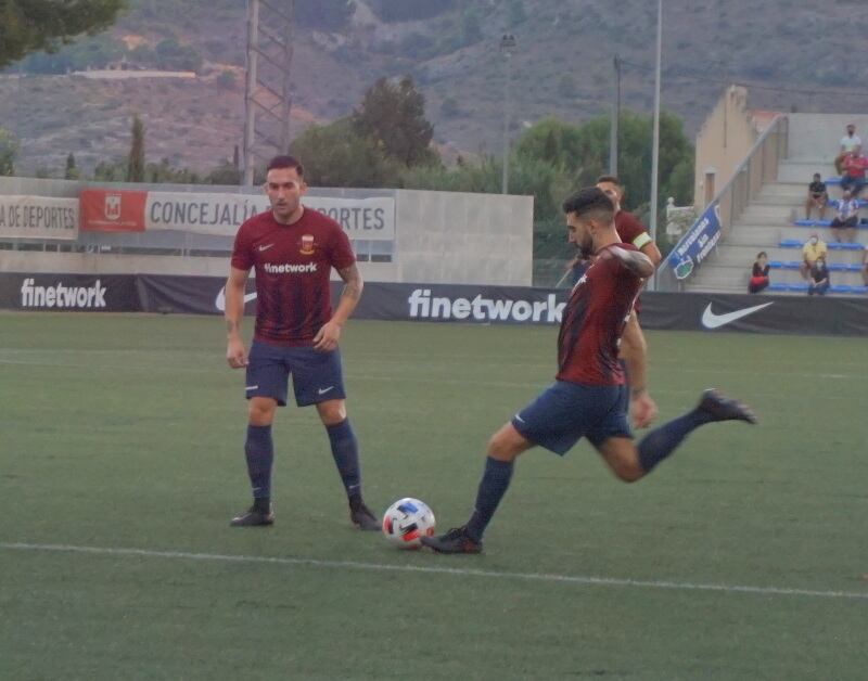 Fran Hernández lanza una falta en su anterior etapa en el Eldense