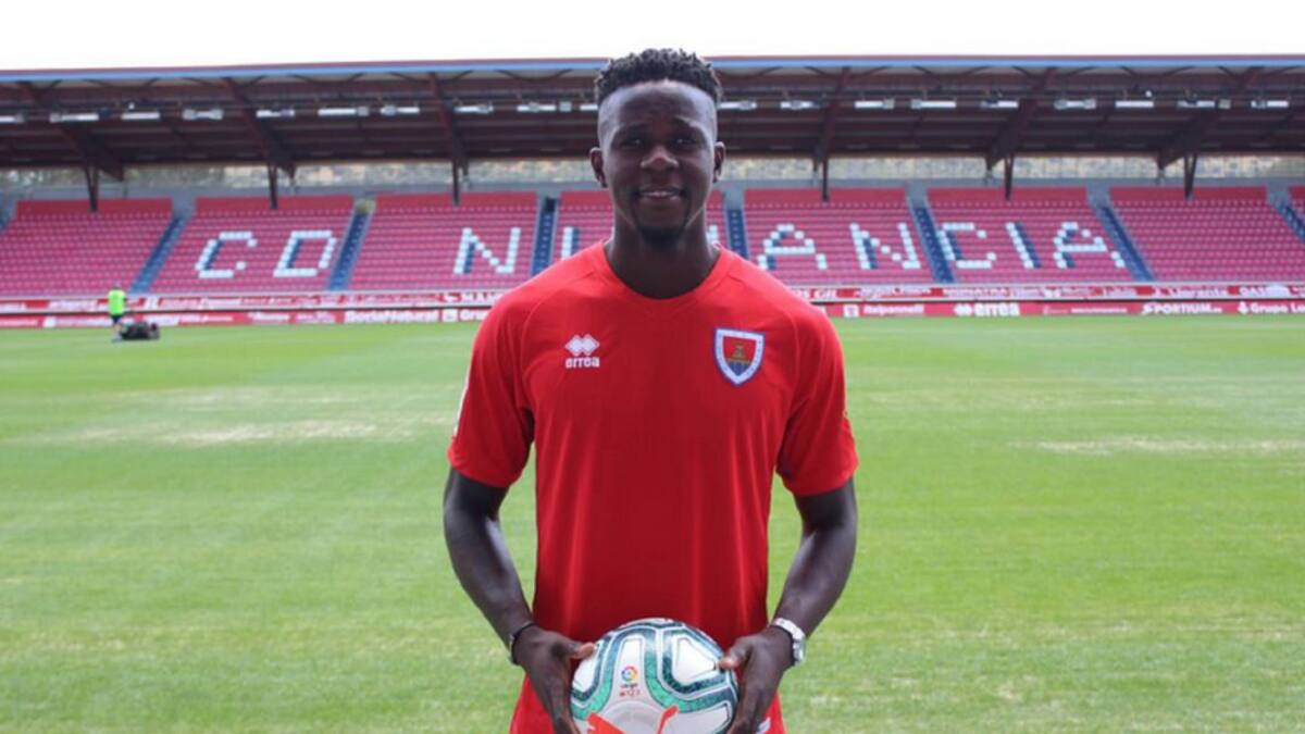 El UCAM Murcia CF 'ata' a Admonio Vicente