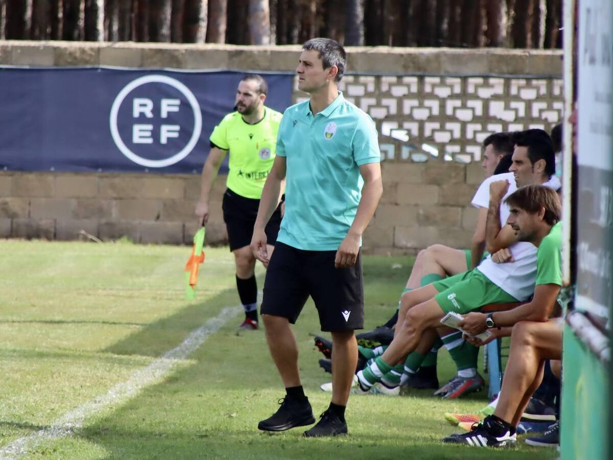 El entrenador de la Virgen del Camino, Sergio González, repasa en El Banquillo, la visita de la Arandina a Los Dominicos