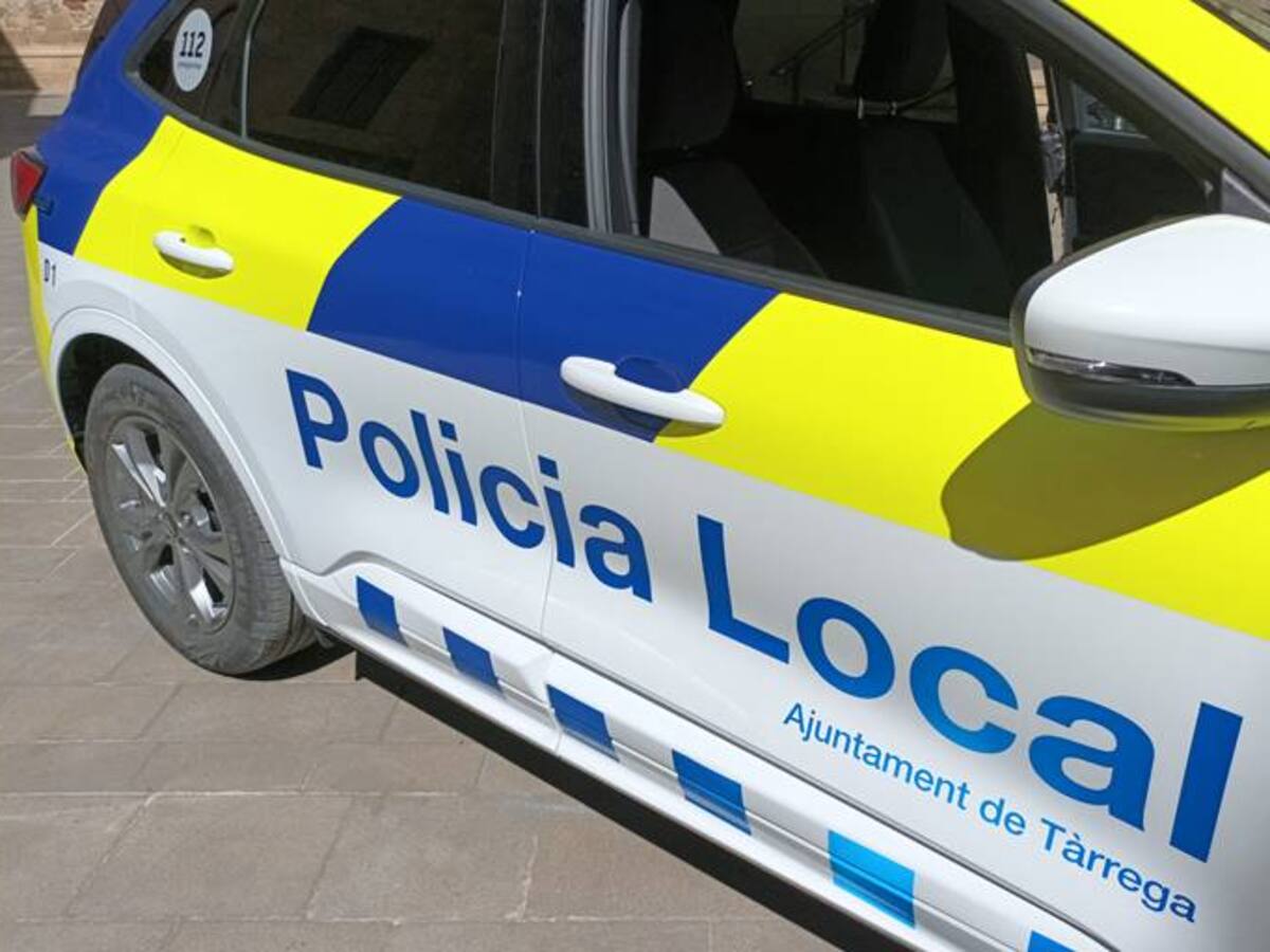 Agents de la Policia Local de Tàrrega salven la vida a un nadó que s'estava ofegant