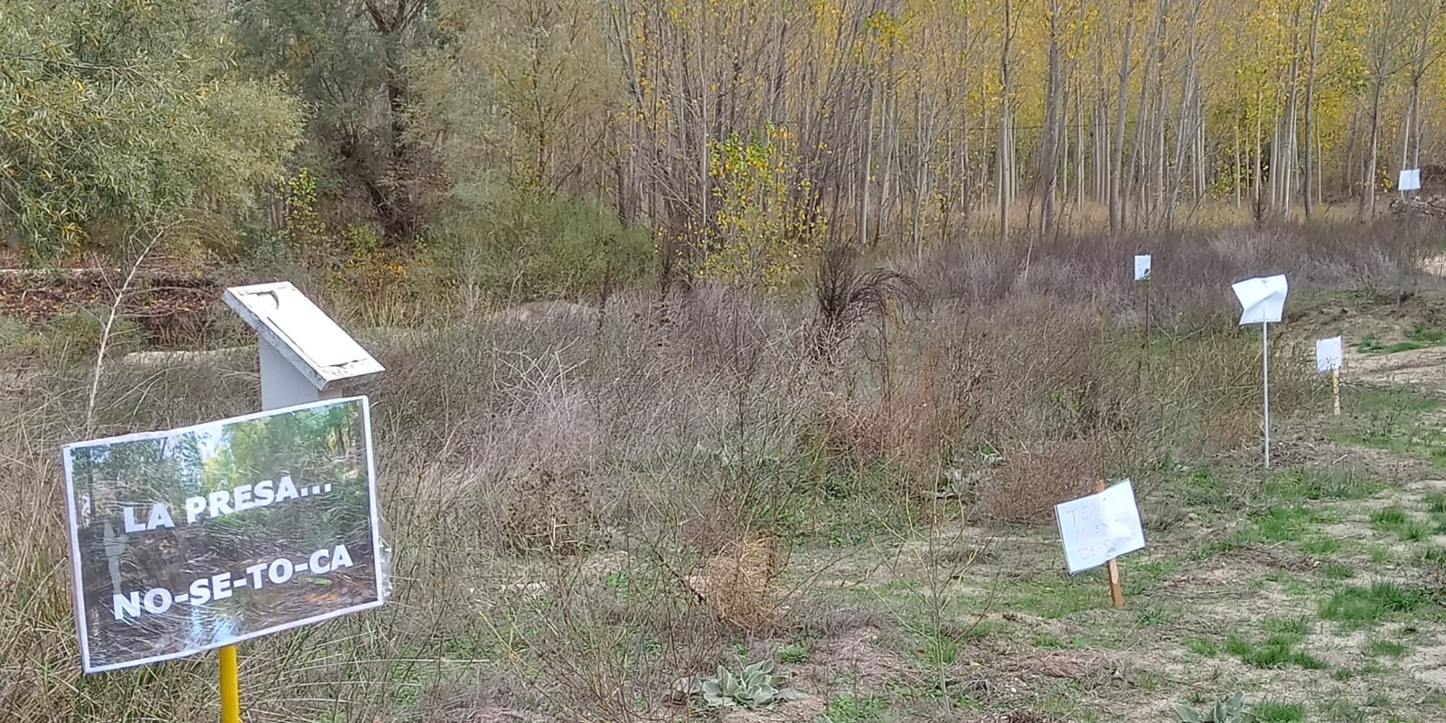 Cartel en defensa de la presa del Molino Mesa, en el río Cega, ubicada entre Veganzones y Cabezuela