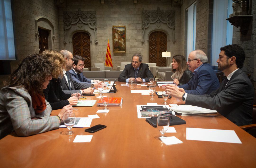 Los consellers Teresa Jordà, Àngels Chacón, Miquel Buch, Meritxell Budó, Josep Bargalló, Damià Calvet; el vicepresidente de la Generalitat, Pere Aragonès; y el presidente de la Generalitat, Quim Torra, durante la reunión del Govern por el temporal &#039;Gloria&#039;.