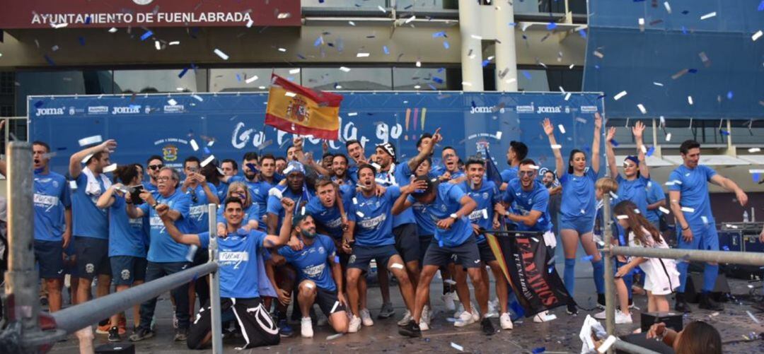 Un momento de la celebración del ascenso en la plaza de la Constitución