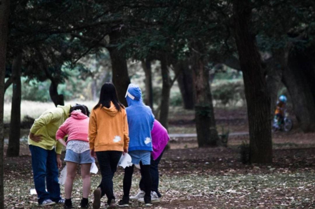 En Gipuzkoa, 412 niños, niñas y jóvenes viven en familias de acogida